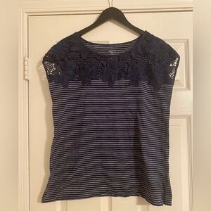 St John’s Bay Women’s Cap Sleeve. Navy/White Striped Lace Top Size Large.